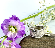 Load image into Gallery viewer, Sapphire waves ring
